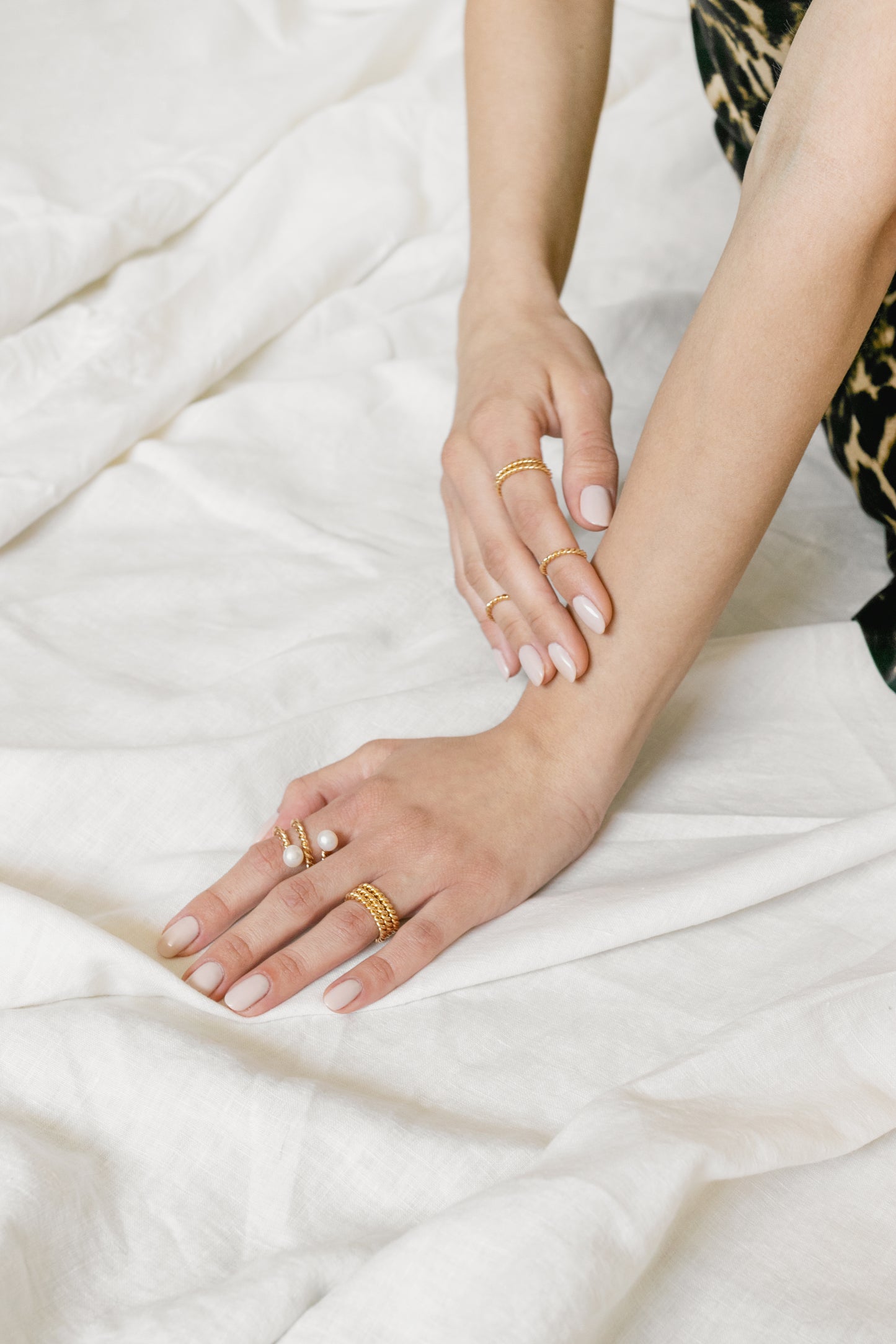 ANILLO ESPIRAL DOBLE PERLA